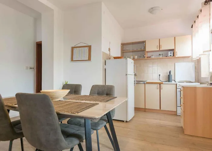 Apartmán In 7947 Biograd Na Moru